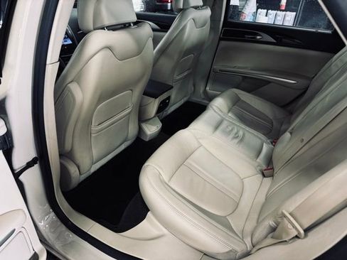 Used 2014 Lincoln MKZ image 18