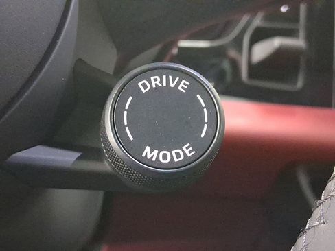 Certified 2025 Porsche Macan Turbo Electric AWD/4WD image 19