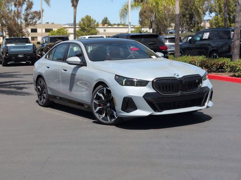 New 2026 BMW i5 eDrive40 w/ M Sport Package RWD image 2