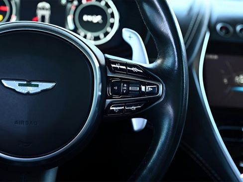 Used 2021 Aston Martin DBX image 40