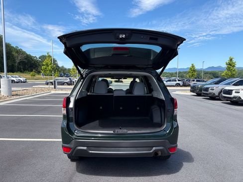 Used 2023 Subaru Forester Premium AWD/4WD image 9