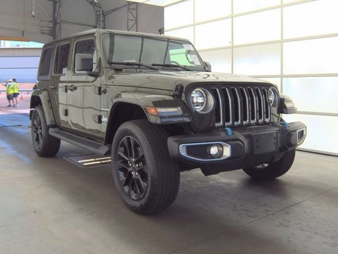 Used 2023 Jeep Wrangler Unlimited Sahara w/ Cold Weather Group AWD/4WD image 3