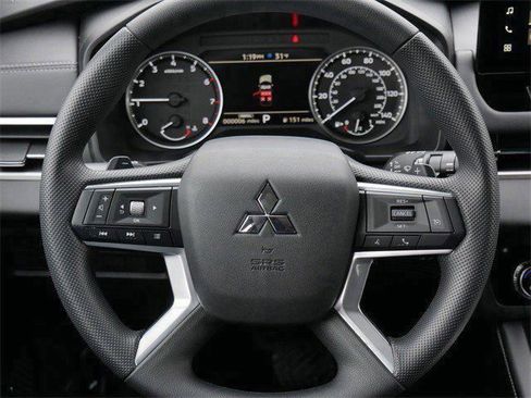 New 2026 Mitsubishi Outlander ES image 8