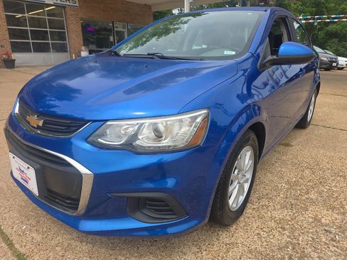 Used 2017 Chevrolet Sonic LT w/ Convenience Package FWD image 1