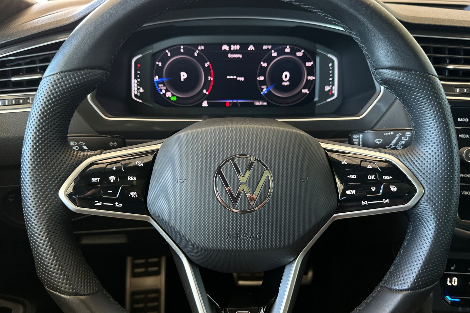 Used 2022 Volkswagen Tiguan SEL R-Line AWD/4WD image 23
