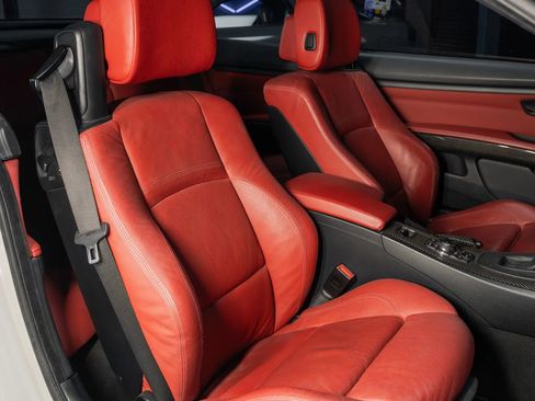 Used 2009 BMW 335i Convertible image 18