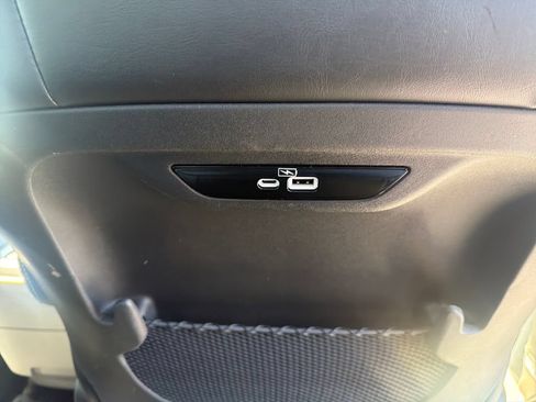Used 2024 Chrysler Pacifica Touring-L FWD image 25