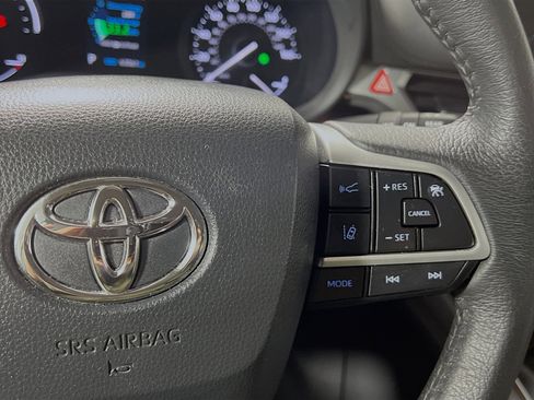 Used 2024 Toyota Sienna XLE image 20