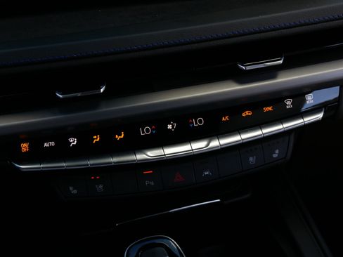 Used 2024 Cadillac XT4 Sport FWD image 21