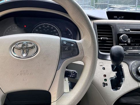 Used 2012 Toyota Sienna LE w/ Towing Pkg FWD image 25