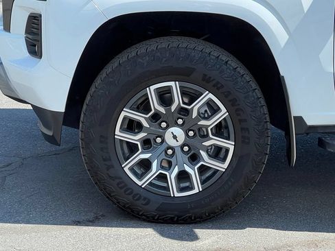 Used 2024 Chevrolet Colorado Z71 w/ Z71 Convenience Package 2 AWD/4WD image 14