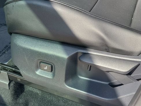 Used 2025 Toyota Tacoma SR5 AWD/4WD image 22