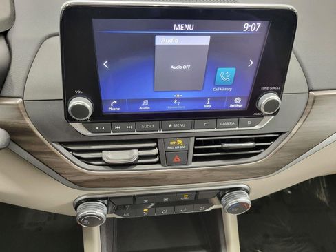 Used 2025 Nissan Altima 2.5 SV FWD image 36