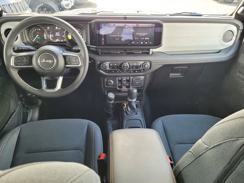 Certified 2025 Jeep Wrangler Unlimited Sahara w/ Safety Group AWD/4WD image 6