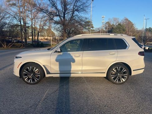 Used 2023 BMW X7 xDrive40i w/ Premium Package image 2