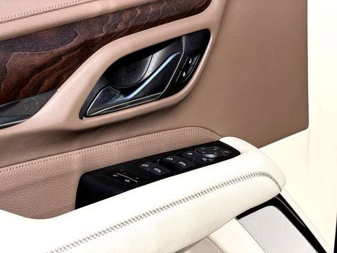 Used 2023 GMC Yukon XL Denali image 9