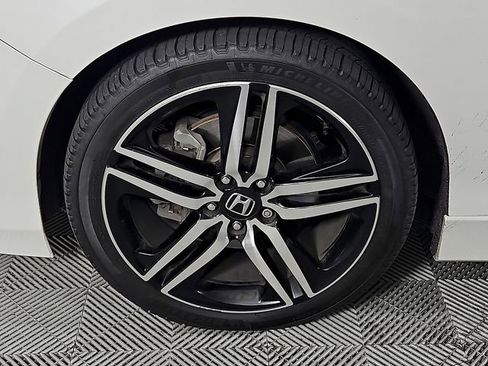 Used 2017 Honda Accord Touring image 8