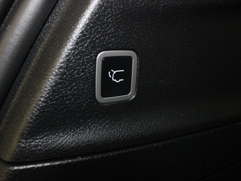 Used 2025 Chrysler Pacifica Limited FWD image 14