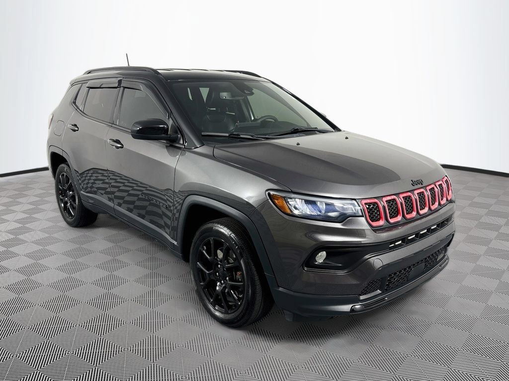 Used 2023 Jeep Compass Latitude w/ Convenience Group AWD/4WD image 1