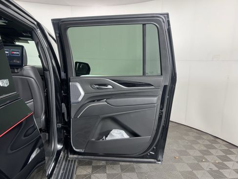 Used 2023 Cadillac Escalade ESV Sport w/ LPO, ONYX Package image 43