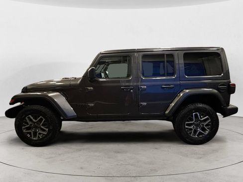 Used 2025 Jeep Wrangler Unlimited Sahara AWD/4WD image 2