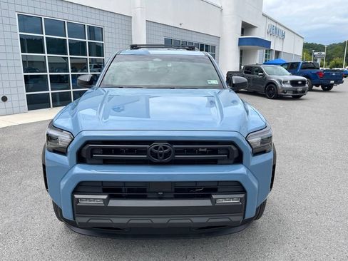 Used 2025 Toyota 4Runner SR5 AWD/4WD image 3