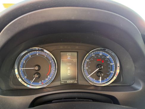 Used 2017 Toyota Corolla SE image 11