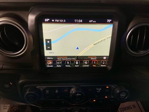 Used 2018 Jeep Wrangler Unlimited Sahara AWD/4WD image 2