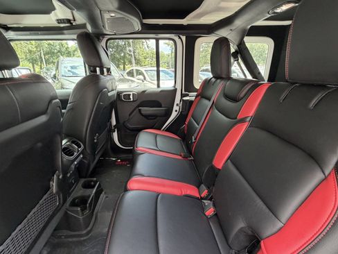 Used 2024 Jeep Wrangler Unlimited Rubicon AWD/4WD image 35