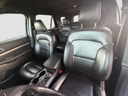 Used 2019 Ford Explorer XLT w/ Equipment Group 202A AWD/4WD image 13