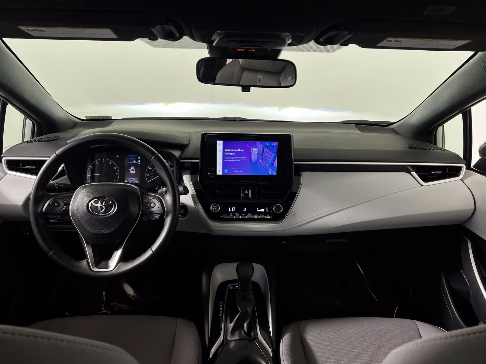 Used 2025 Toyota Corolla SE w/ Convenience Package FWD image 22