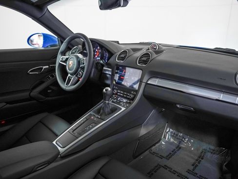 Used 2025 Porsche 718 Cayman image 25