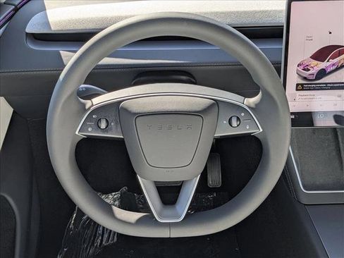 Used 2026 Tesla Model Y 2WD image 18