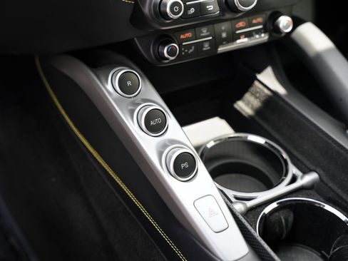 Used 2017 Ferrari GTC4Lusso AWD/4WD image 16