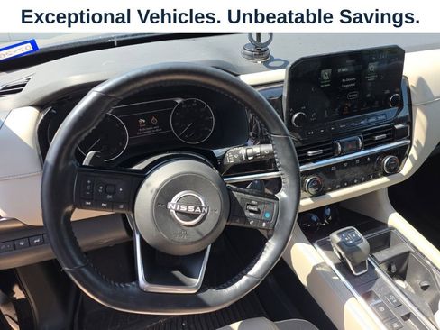 Used 2022 Nissan Pathfinder SL FWD image 5