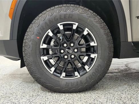 New 2026 Chevrolet Traverse Z71 w/ Driver Confidence Package image 13