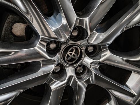 Used 2021 Toyota Highlander Limited image 8