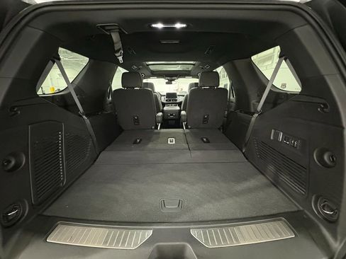 Used 2024 Chevrolet Tahoe Z71 w/ Luxury Package AWD/4WD image 44
