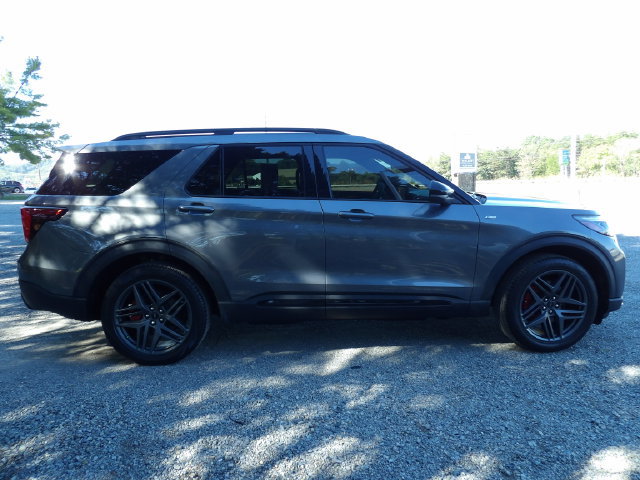 Used 2025 Ford Explorer ST-Line w/ ST-Line Street Pack AWD/4WD image 6