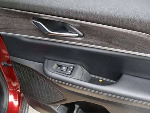 Used 2024 Jeep Grand Cherokee Limited image 17