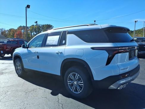 New 2026 Chevrolet Traverse LT w/ Driver Confidence Package image 5