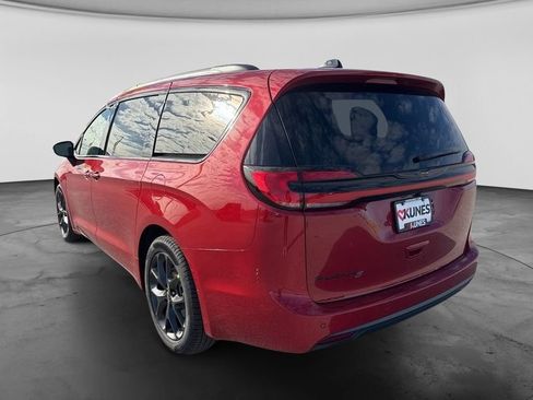 New 2026 Chrysler Pacifica Select w/ S Appearance Package FWD image 8