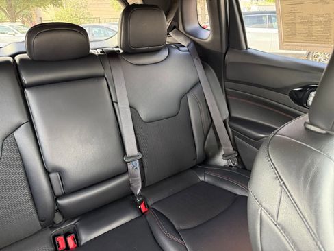 Used 2025 Jeep Compass Trailhawk AWD/4WD image 37