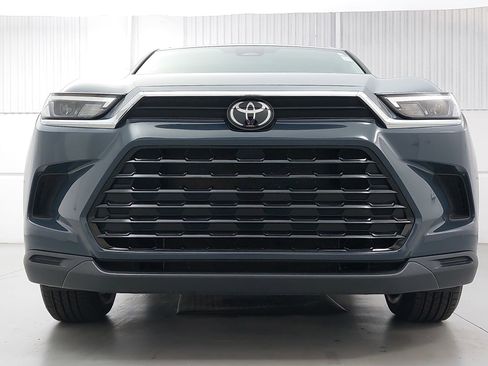 Used 2024 Toyota Grand Highlander AWD image 10