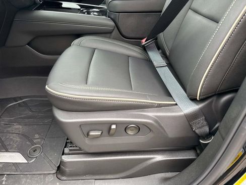 New 2026 Chevrolet Suburban Premier image 17