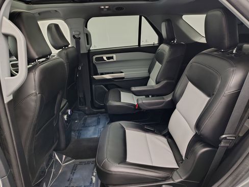 Used 2022 Ford Explorer XLT w/ Equipment Group 202A image 27