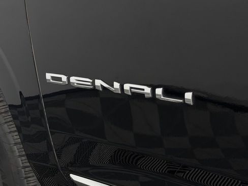 Used 2025 GMC Yukon Denali image 11