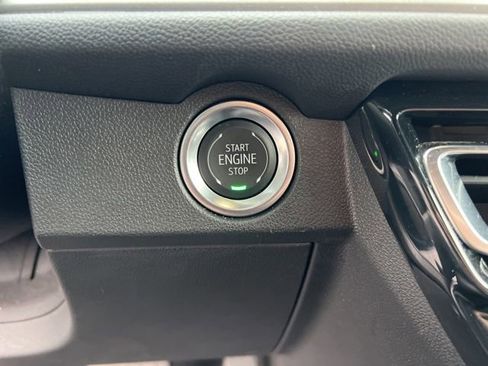 Used 2025 Chevrolet Traverse LT image 17