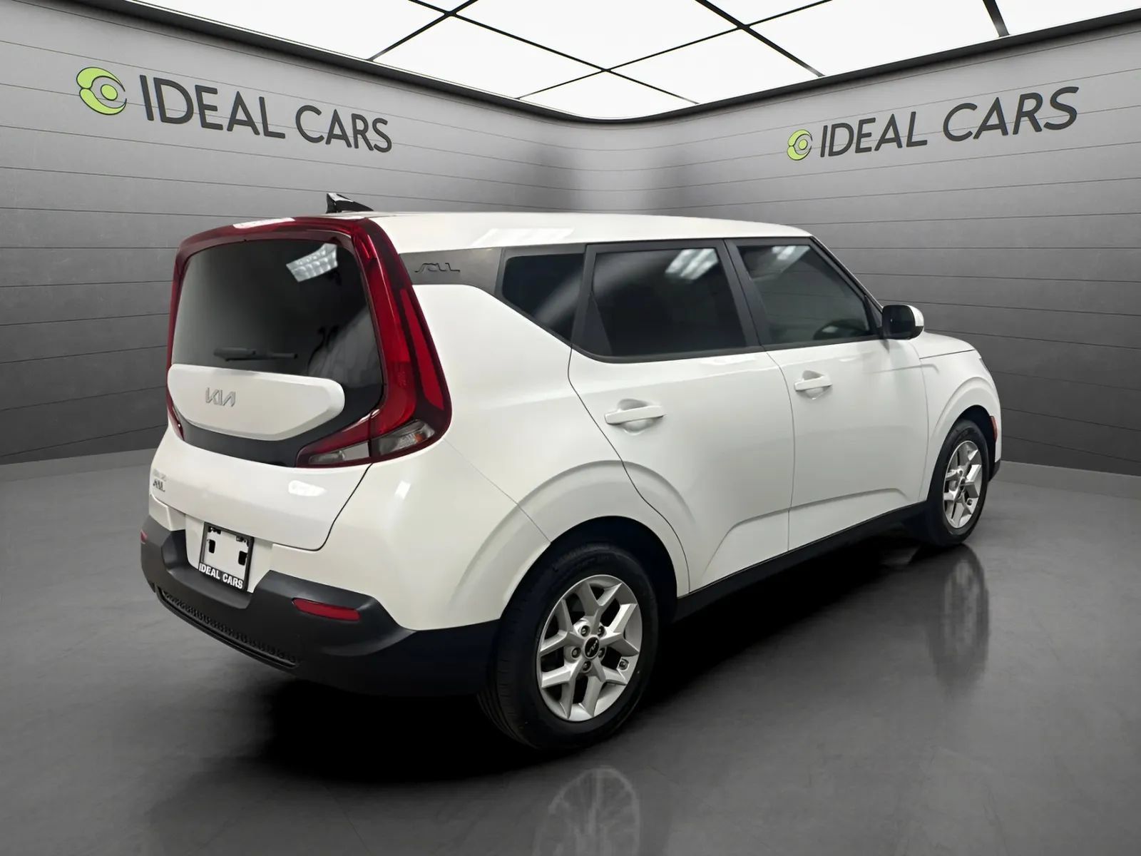 Used 2022 Kia Soul LX w/ Technology Package FWD image 5