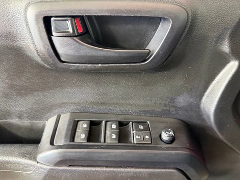 Used 2020 Toyota Tacoma SR AWD/4WD image 20